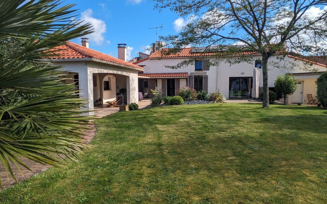 Vente Maison – 7 pièces – 160 m² à Les Herbiers – Vendée (85500)